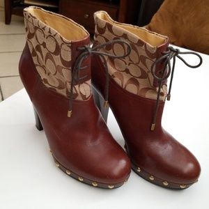 Wooden Leather Coach Print Boots